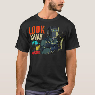 Camiseta Mujeres miran lejos Mortal estoy trabajando soldad