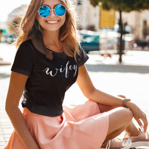 Camiseta Mujeres negras Wifey White Modern Script