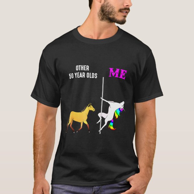 Camiseta Mujeres Otras Mujeres De 50 Años Y Yo Unicornio Ba (Anverso)