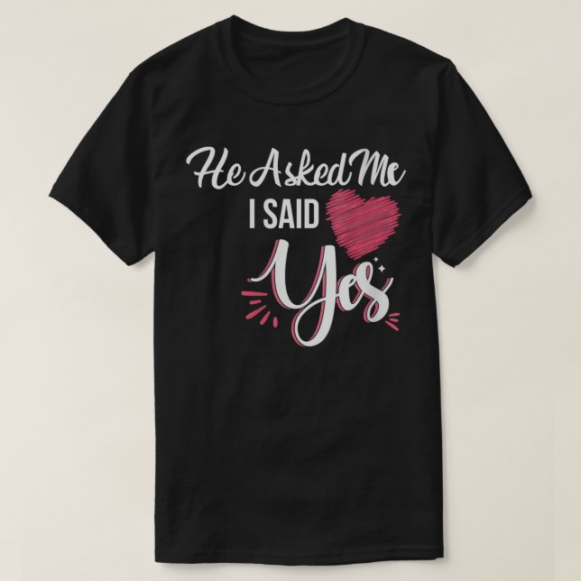 Camiseta Mujeres Que Me Preguntó Y Yo Dije Sí Propuesta Mat (Diseño del anverso)