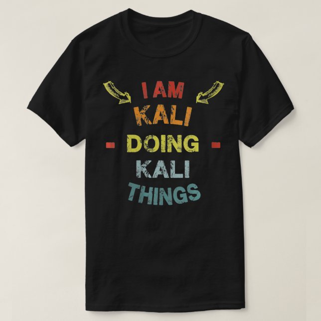 Camiseta Mujeres soy Kali haciendo cosas kali Funny en Guay (Diseño del anverso)