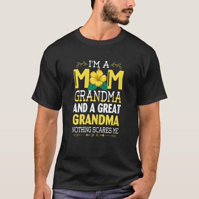 Camiseta Mujeres soy una abuela de mamá, nada me asusta. (Anverso)