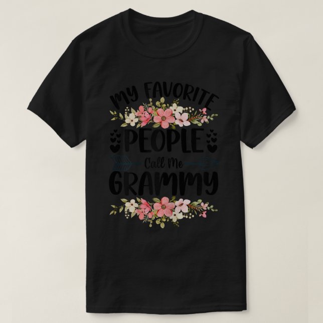 Camiseta Mujeres y mi gente favorita me llaman madre de mi  (Diseño del anverso)