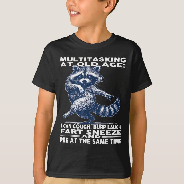 Camiseta Multitasking At Old Age I Can Cough Burp Laugh Far (Anverso)