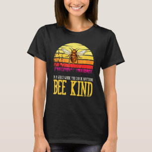Camiseta Mundo Donde Puedes Ser Cualquier Cosa Más Amable.