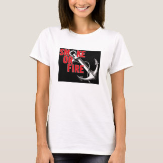 Camiseta muñeca del humo o del fuego
