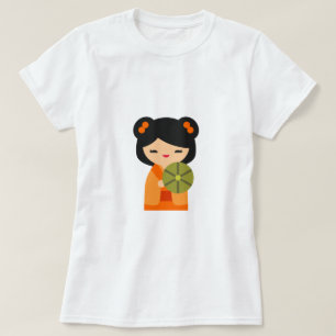 Camiseta Muñecas japonesas Kokeshi naranjas lindas
