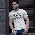 Camiseta Muscles Funny Geek<br><div class="desc">Instalando la camiseta de geek divertido de los músculos</div>