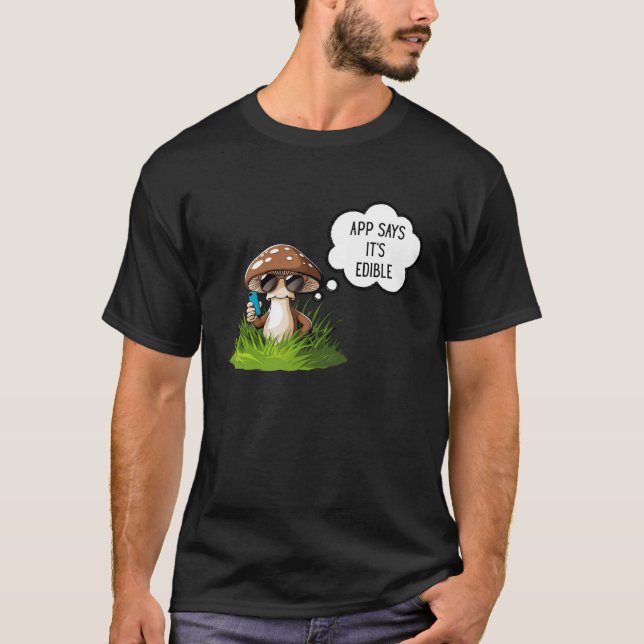 Camiseta Mushroom Picker or Mushroom Hunter picking mushroo (Anverso)
