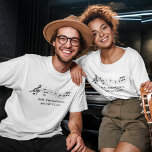 Camiseta Música de la banda de notas musicales o del coro d<br><div class="desc">Camiseta de clase de profesor de música personalizado con un equipo musical con notas de fondo azul. Ordenar este regalo personalizado para un músico,  compositor,  director de orquesta o orquesta,  o director de coro y personalizar con un nombre u otro texto.</div>