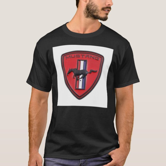 Camiseta Mustang Logo Shield  Classic T-Shirt (Anverso)
