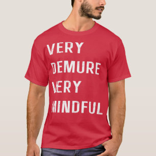Camiseta Muy Demora Muy Mentirosa Muy Cortesía Muy Consider