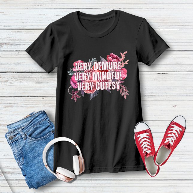 Camiseta Muy Demuestra, Muy Cuidado, Muy Cortesía Floral Ro (Trending Very Demure, Very Mindful, Very Cutesy Viral Quote Floral Print Girly t-Shirt for Women)