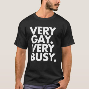 Camiseta Muy Gay. Muy Ocupado. (Texto blanco)