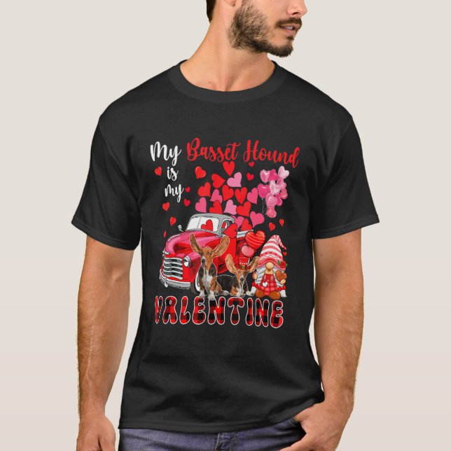 Camiseta My Basset Hound Is My Valentine Two Dogs With Gnom (Anverso)