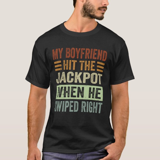 Camiseta My Boyfriend Hit The Jackpot When He Swiped Right  (Anverso)