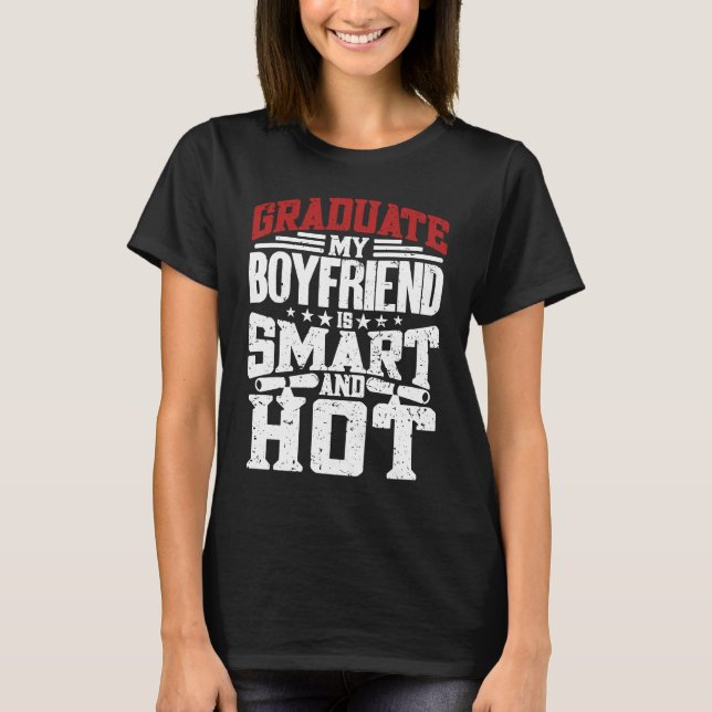 Camiseta My Boyfriend Is Smart And Hot   Graduate Graduatio (Anverso)