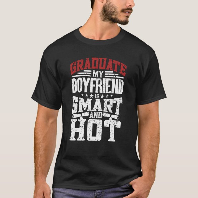 Camiseta My Boyfriend Is Smart And Hot  Graduate Graduation (Anverso)