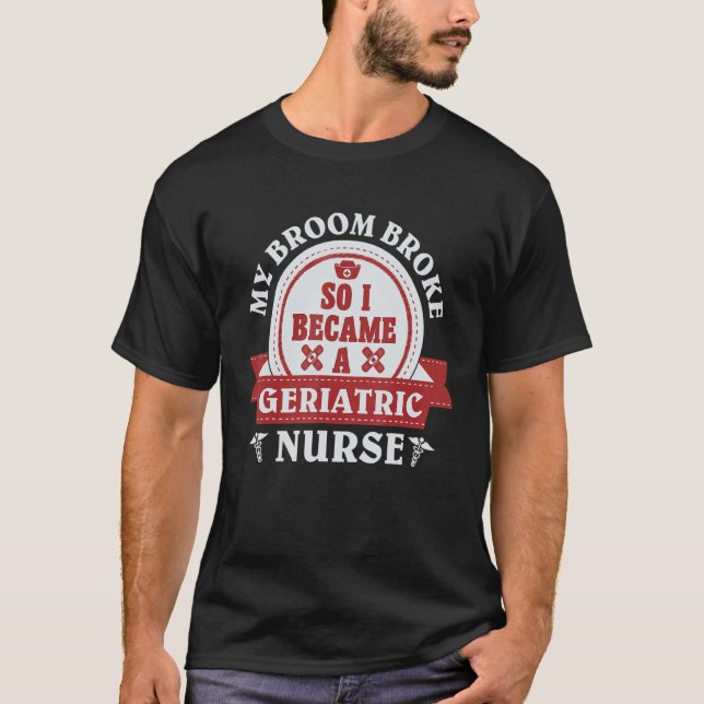 Camiseta My broom broke so I became a geriatric nurse 1 (Anverso)