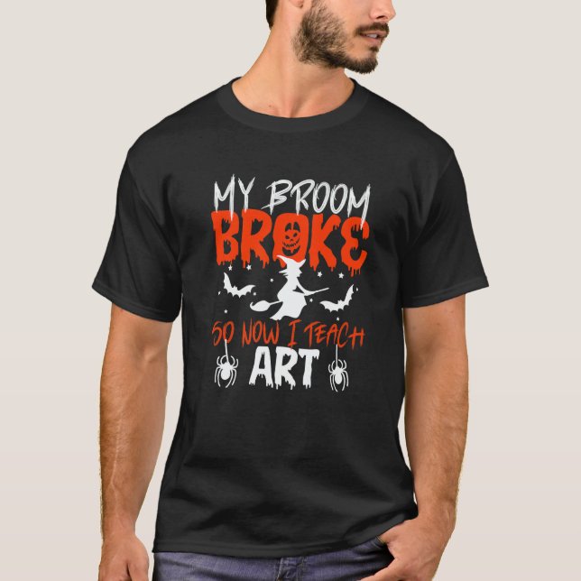 Camiseta My Broom Broke So Now I Teach Teacher Halloween   (Anverso)