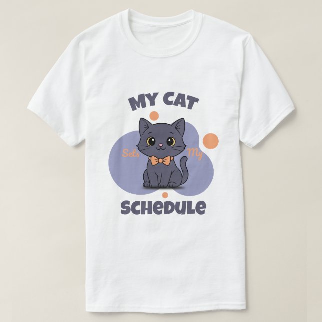 Camiseta My Cat Sets My Schedule Cute Black Cat Design (Diseño del anverso)