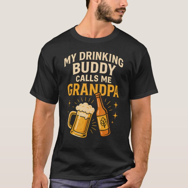 Camiseta My Drinking Buddy Calls Me Grandpa Beer Humor (Anverso)