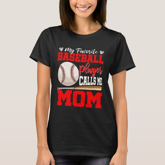 Camiseta My Favorite Baseball Player Calls Me Mom Cute Moth (Anverso)