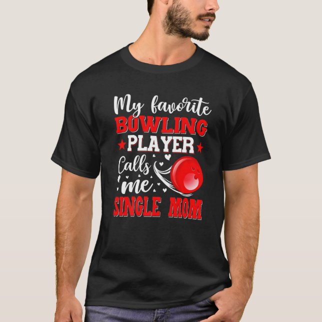 Camiseta My Favorite Bowling Player Calls Me Single Mom Mot (Anverso)