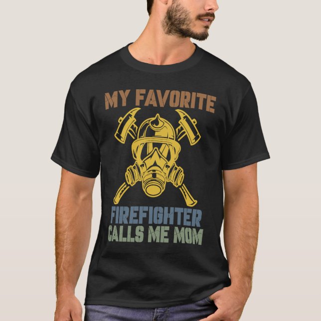 Camiseta My Favorite Firefighter Calls Me Mom Fireman Desig (Anverso)