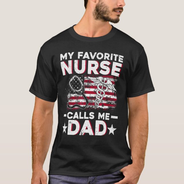 Camiseta My Favorite Nurse Calls Me Dad  Fathers Day Papa (Anverso)
