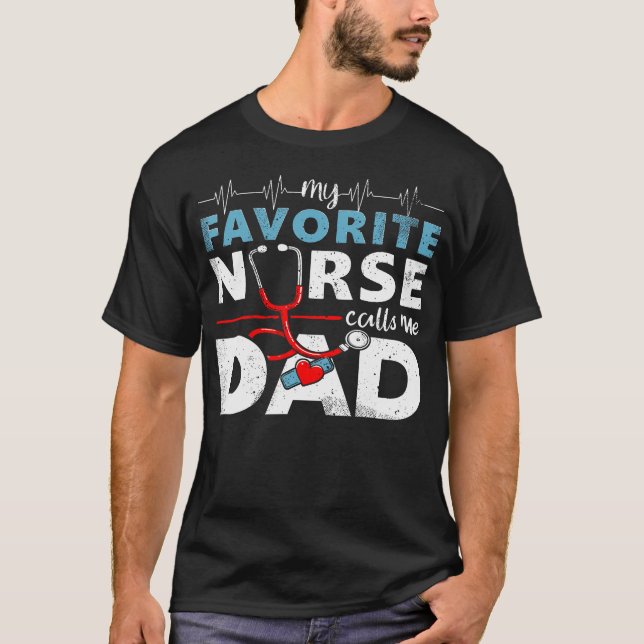 Camiseta My Favorite Nurse Calls Me Dad  Father'S Day Rn He (Anverso)