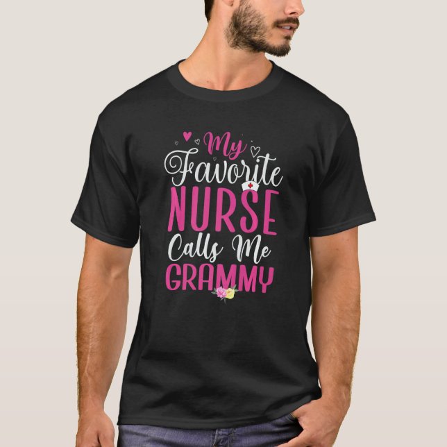 Camiseta My Favorite Nurse calls me Grandma Cute  1 (Anverso)