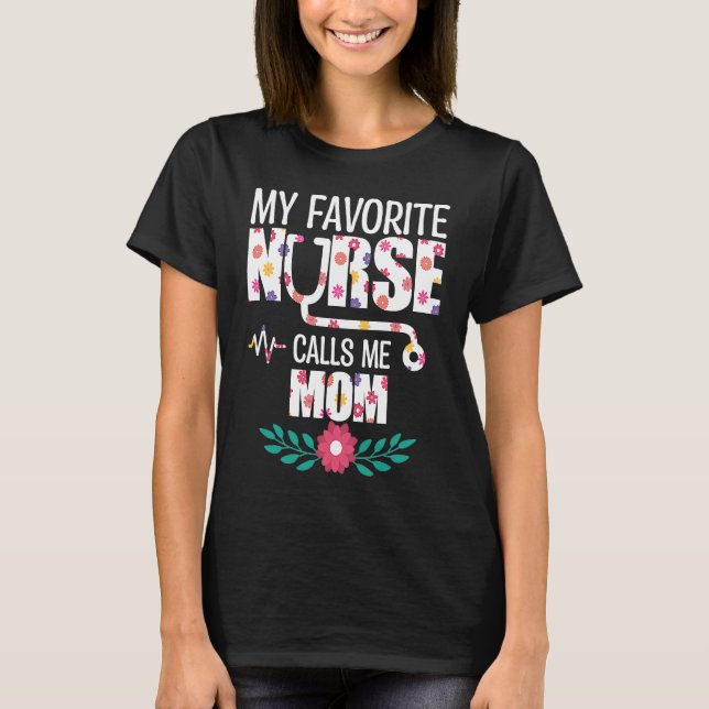 Camiseta My Favorite Nurse Calls Me Mom Proud Nurse Family  (Anverso)