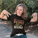 Camiseta My Favorite People Call me Mama mother day<br><div class="desc">Diseño con letras estilo vintage en tonos rojos,  naranjas con la leyenda" My Favorite People Call me Mama" Este diseño es ideal para mamas,  abuelas,  tias,  se puede regalar en caulquier ocasion,  cumpleaños,  dia de las madres etc No dude y adquiera la suya ahora</div>