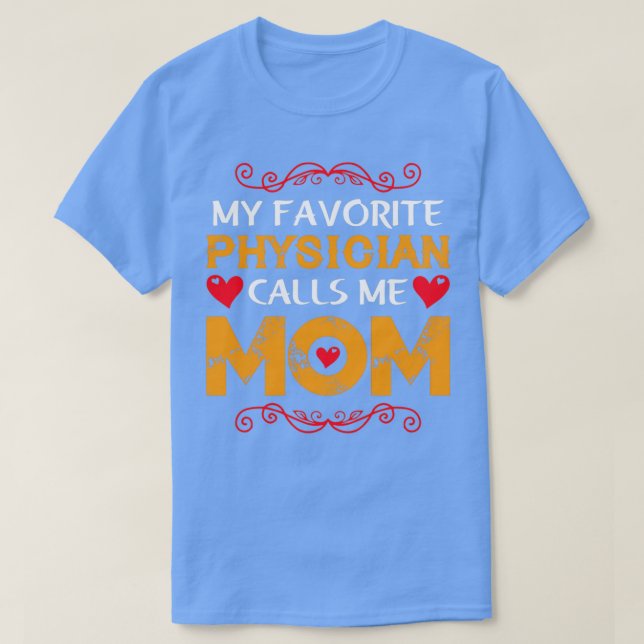 Camiseta My favorite physician calls me mom (Diseño del anverso)