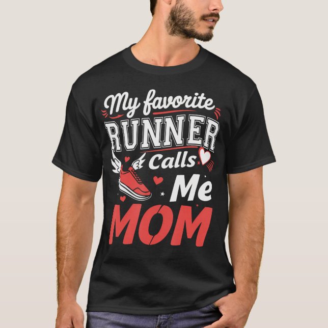 Camiseta My Favorite Runner Calls Me Mom Funny Running For  (Anverso)
