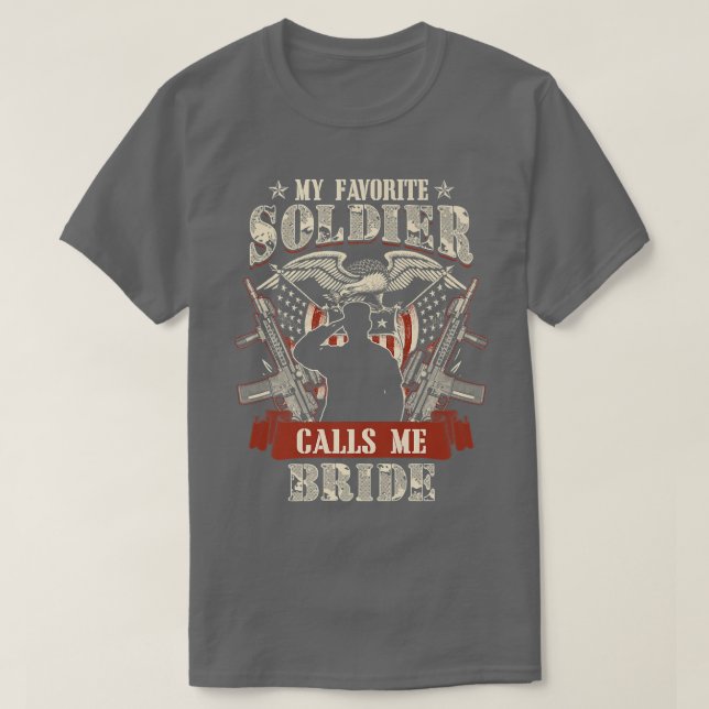 Camiseta My Favorite Soldier Calls me Bride Proud Army Fami (Diseño del anverso)