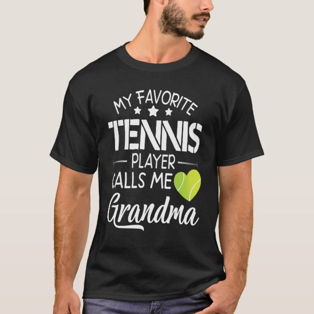 Camiseta My Favorite Tennis Player Calls Me Grandma Happy F (Anverso)