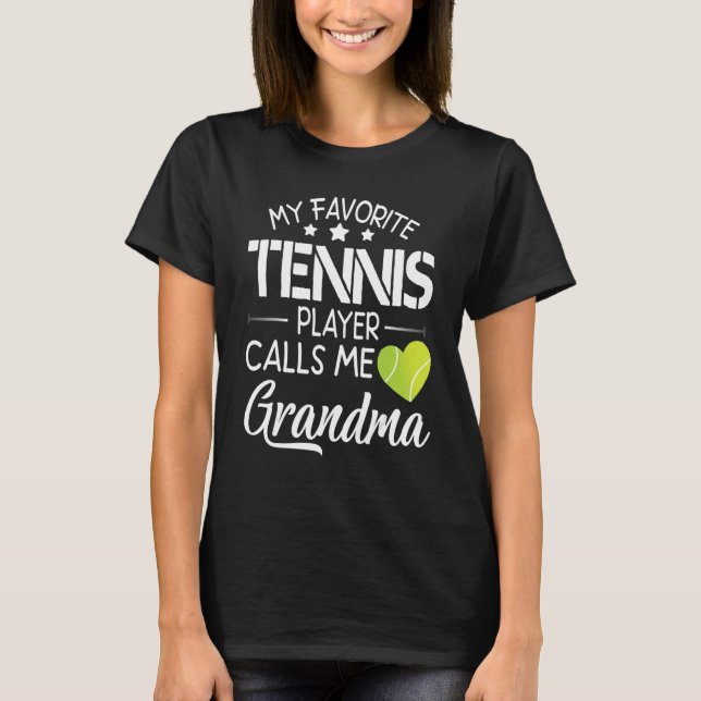 Camiseta My Favorite Tennis Player Calls Me Grandma Happy F (Anverso)