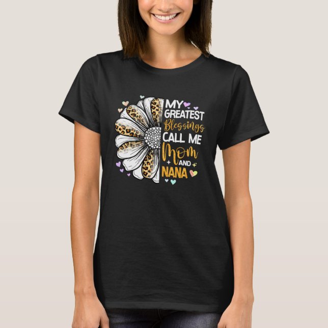 Camiseta My Greatest Blessings Call Me Mom And Nana Flower  (Anverso)