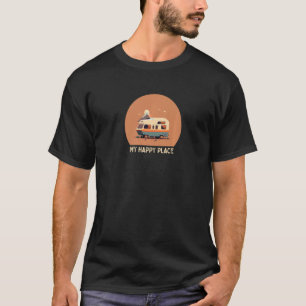 Camiseta My Happy Place RV Vacaciones Camping Road Trip Pre