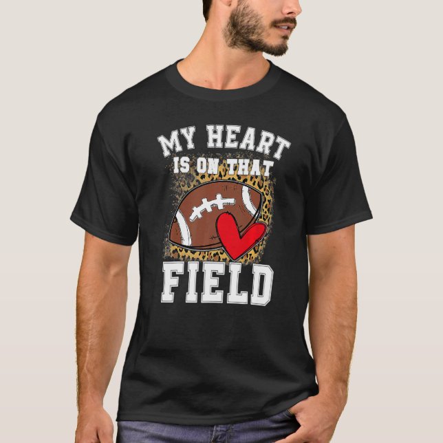 Camiseta My Heart Is On That Field Football Mom Leopard (Anverso)