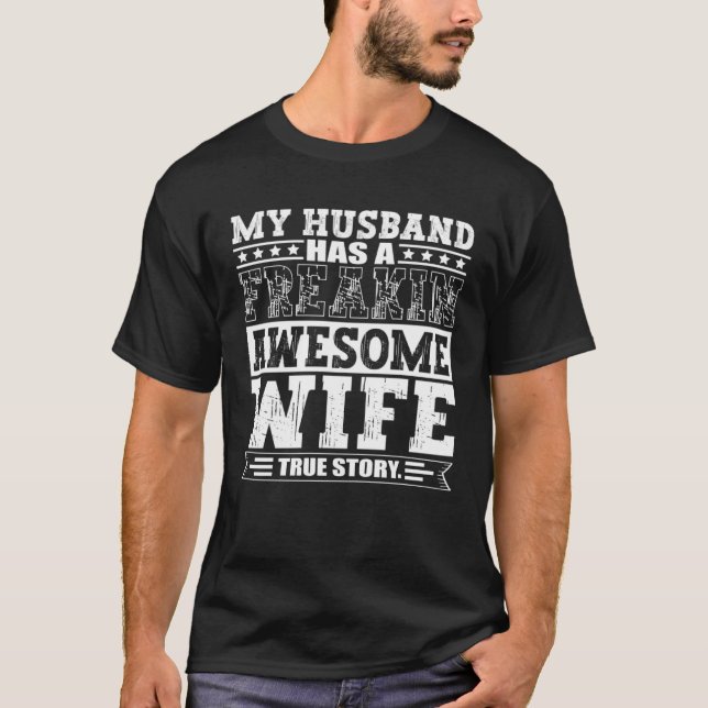 Camiseta My Husband Has A Freakin Awesome Wife Marrying (Anverso)