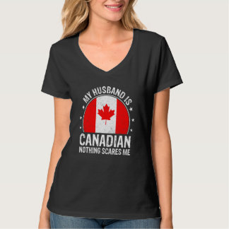Camiseta My Husband Is Canadian Nothing Scares Me Canadian 