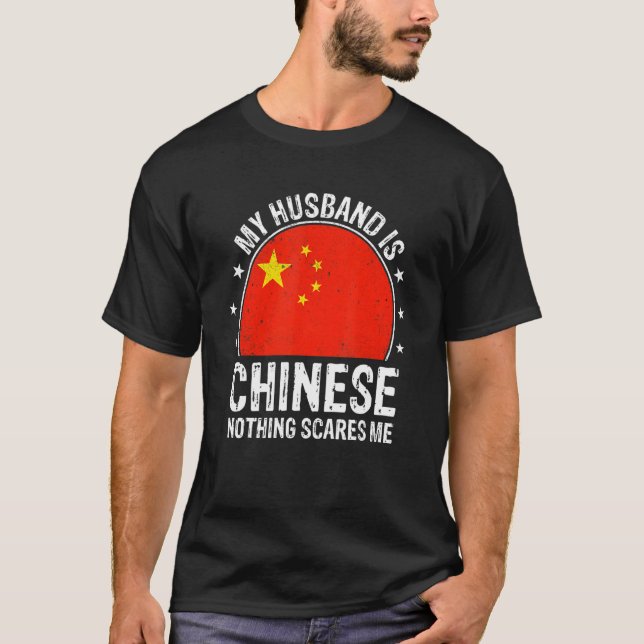 Camiseta My Husband Is Chinese Nothing Scares Me Chinese Hu (Anverso)