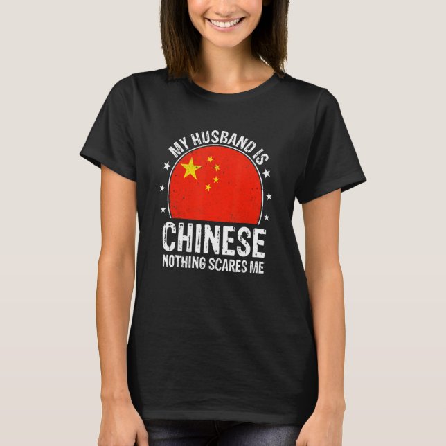 Camiseta My Husband Is Chinese Nothing Scares Me Chinese Hu (Anverso)