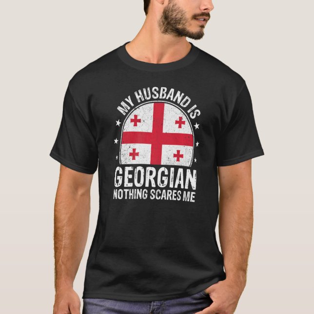 Camiseta My Husband Is Georgian Nothing Scares Me Georgian  (Anverso)
