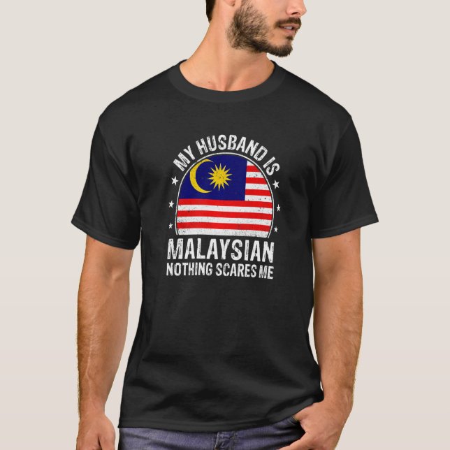 Camiseta My Husband Is Malaysian Nothing Scares Me Malaysia (Anverso)