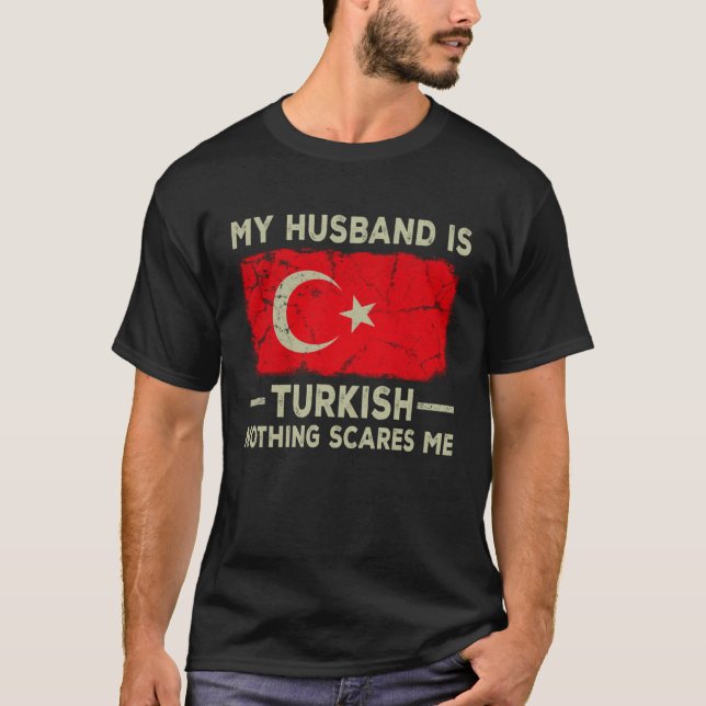 Camiseta My Husband is Turkish Nothing Scares Me Wife (Anverso)
