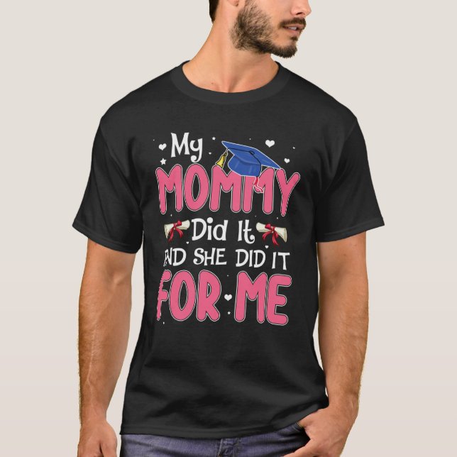 Camiseta My Mommy Did It And She Did It Graduation Mom Prou (Anverso)
